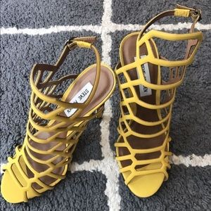Super sexy yellow Steve Madden heels